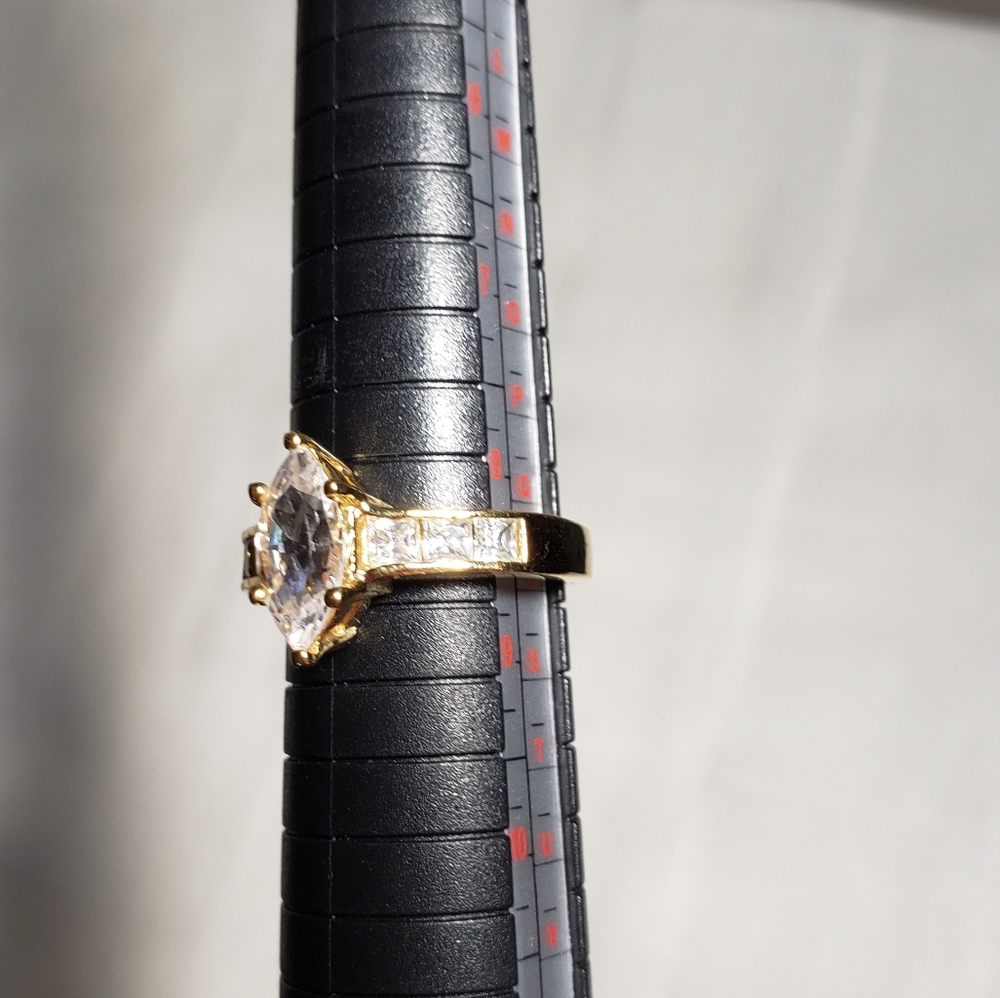 Stunning ring - Picture 2 of 9